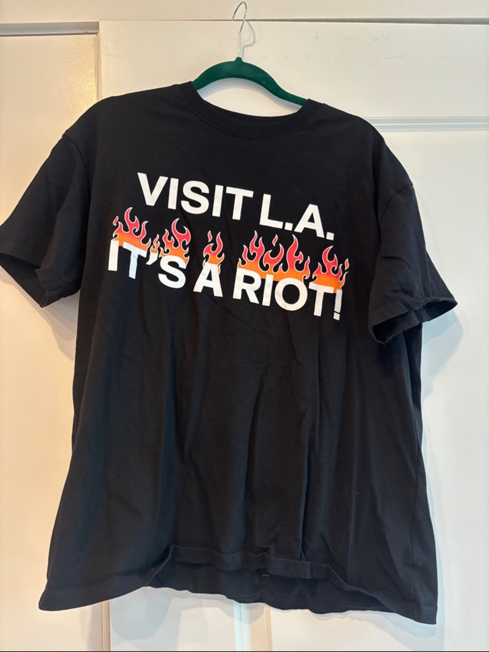 Gallery Dept Sz LG  "Visit L.A. It's a Riot!" Graphic Tee